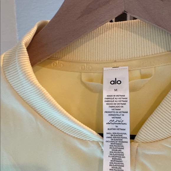 ๐๐๐ ๐ง ALO YOGA Tiebreaker Jacket-Lemon Ice medium excellent condition - Picture 12 of 15
